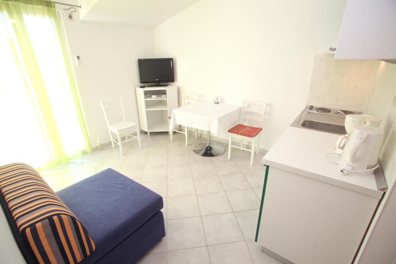 Apartments Nakir Slatine Habitación foto