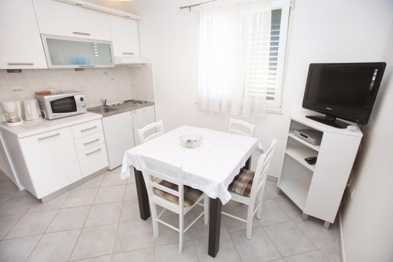 Apartments Nakir Slatine Habitación foto