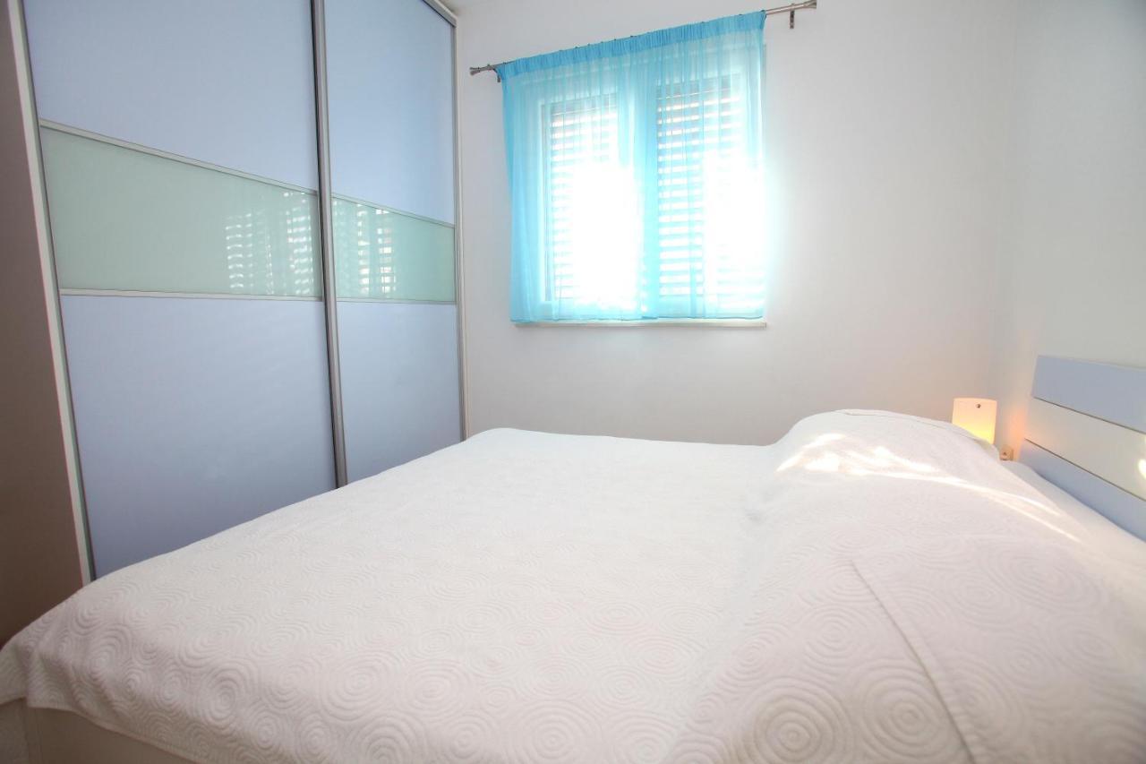 Apartments Nakir Slatine Habitación foto