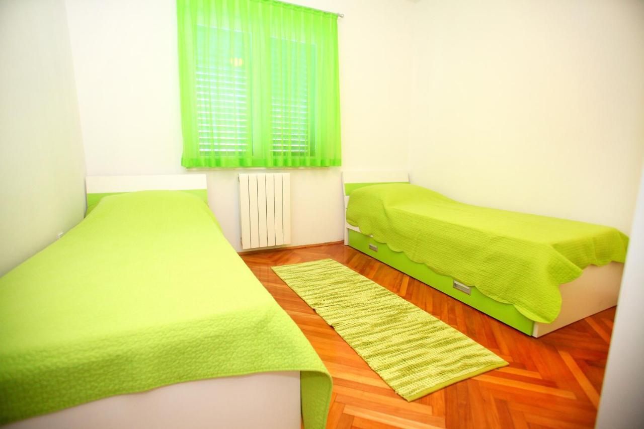 Apartments Nakir Slatine Habitación foto