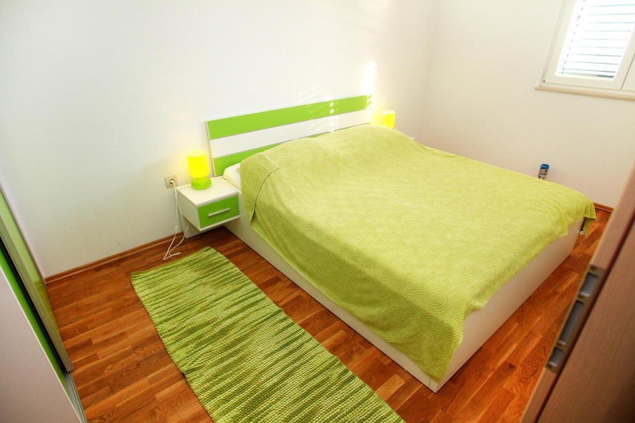 Apartments Nakir Slatine Habitación foto